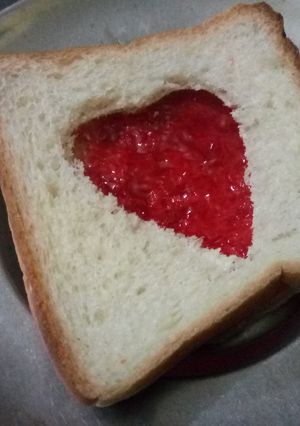A picture of Sweetheart jam bread sandwich.