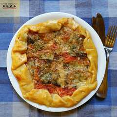 Una foto de Galette de atún y tomate