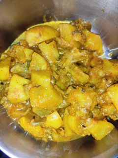 आलू मूली बैंगन की सब्जी (aloo mooli baingan ki sabzi recipe in Hindi) रेसिपी मुख्य फोटो
