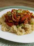 Lomo salteado con verduras y quinoa/ al estilo peruano