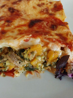 Una foto de Lasagna de calabaza, kale, champiñones