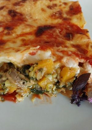 Una foto de Lasagna de calabaza, kale, champiñones