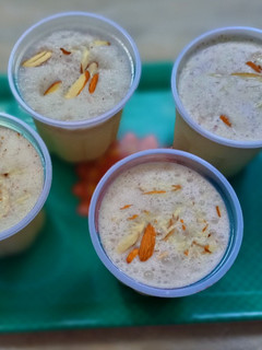 बादाम मिल्क शेक (badam milkshake recipe in Hindi) रेसिपी मुख्य फोटो