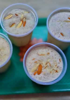 बादाम मिल्क शेक (badam milkshake recipe in Hindi) रेसिपी मुख्य फोटो