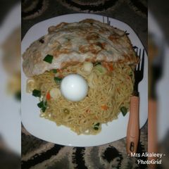 Indomie da soyayyen kwai d dafaffe A picture of Indomie da soyayyen kwai d dafaffe.
