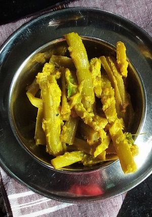 সর্ষে ডাঁটা (shorshe data recipe in bengali) রেসিপির প্রধান ছবি