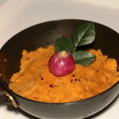 A picture of Chuttaracha Chammanthi city style (coconut chutney with a swag) -non authentic twisted easy version.