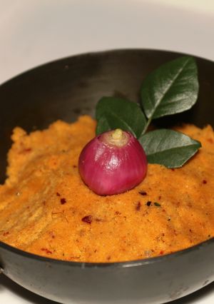 A picture of Chuttaracha Chammanthi city style (coconut chutney with a swag) -non authentic twisted easy version.