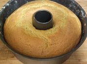Una foto di torta con olio di cocco