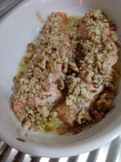 Una foto de Salmón rosado con nueces