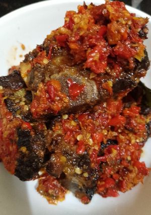 Foto resep Iga bakar penyet mercon