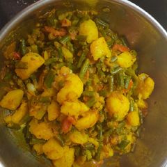 Green beans with potato A picture of Green beans with potato.