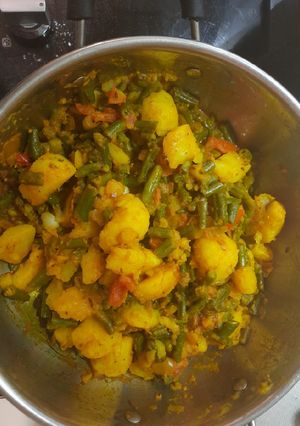 A picture of Green beans with potato.