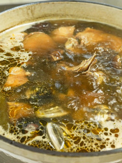 【剝皮辣椒雞湯】辛辣回甘!喝一碗暖暖身 的食譜成品照片
