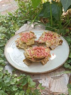 Una foto de Flores de alcachofas con jamón