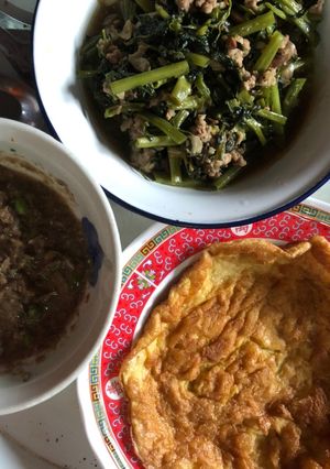 รูปของ ชุดกับข้าวน้ำพริกกะปิ ไข่เจียว ผัดผักบุ้ง