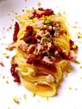 Spaghetti al Ragù di Tonno, Pomodori Secchi e Pistacchi Tostati
