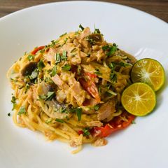 A picture of Laksa spicy tuna pasta.