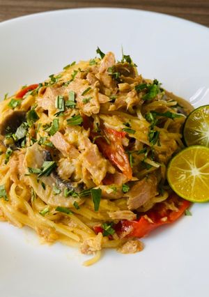 A picture of Laksa spicy tuna pasta.