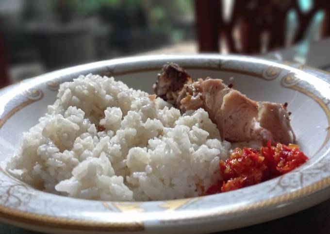 Nasi Ayam Hainan Ricecooker dengan Sambal Pedas Manis