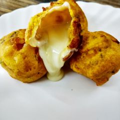 A picture of Cheesy golgappa fritters.