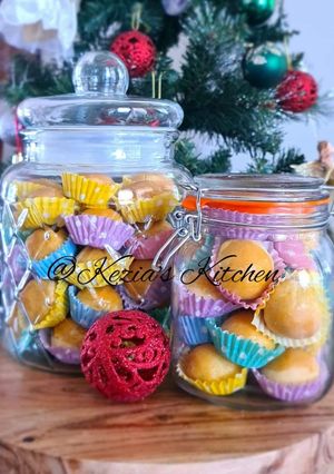 A picture of Nastar cookies (Indonesian pineapple tarts).