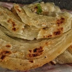 A picture of Khasta kararay parathay.