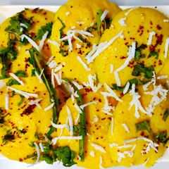 A picture of Idli Dhokla.