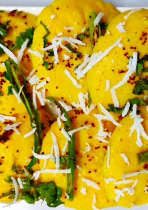 A picture of Idli Dhokla.