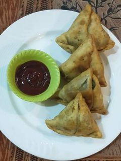 समोसा (samosa recipe in hindi) रेसिपी मुख्य फोटो
