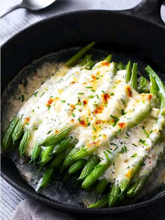 Una foto de Ejotes con queso gratinado