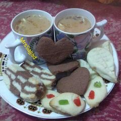 A picture of Fennel tea with Cookies.