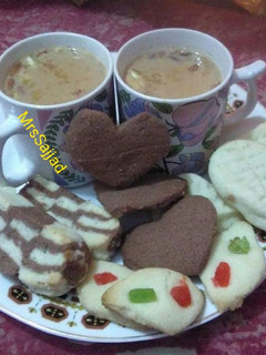 A picture of Fennel tea with Cookies.