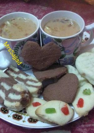 A picture of Fennel tea with Cookies.
