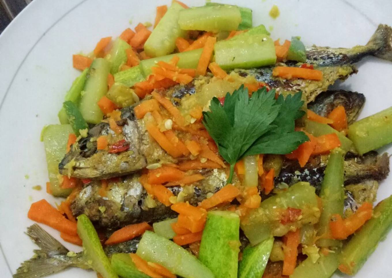Ikan kembung acar kuning