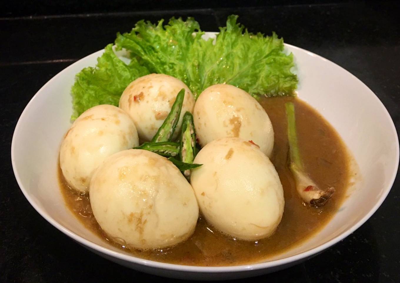 Telur petis Jawa timur untuk pendamping lontong sayur