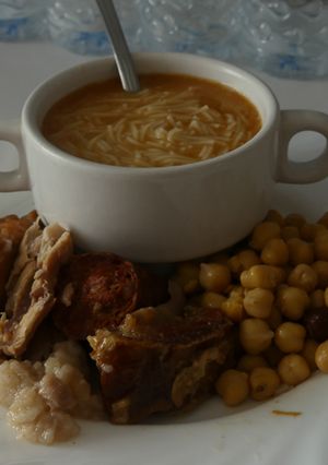 A picture of Cocido Madrileño and Maragato.