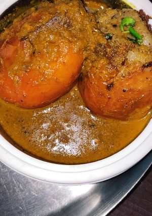 भरवा टमाटर ग्रेवी (bharwa tamatar gravy recipe in Hindi) रेसिपी मुख्य फोटो