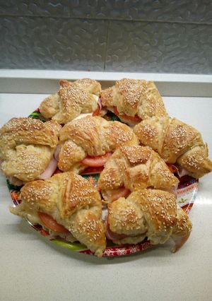Foto di Cornetti salati di pasta brioche farciti 🎄⭐