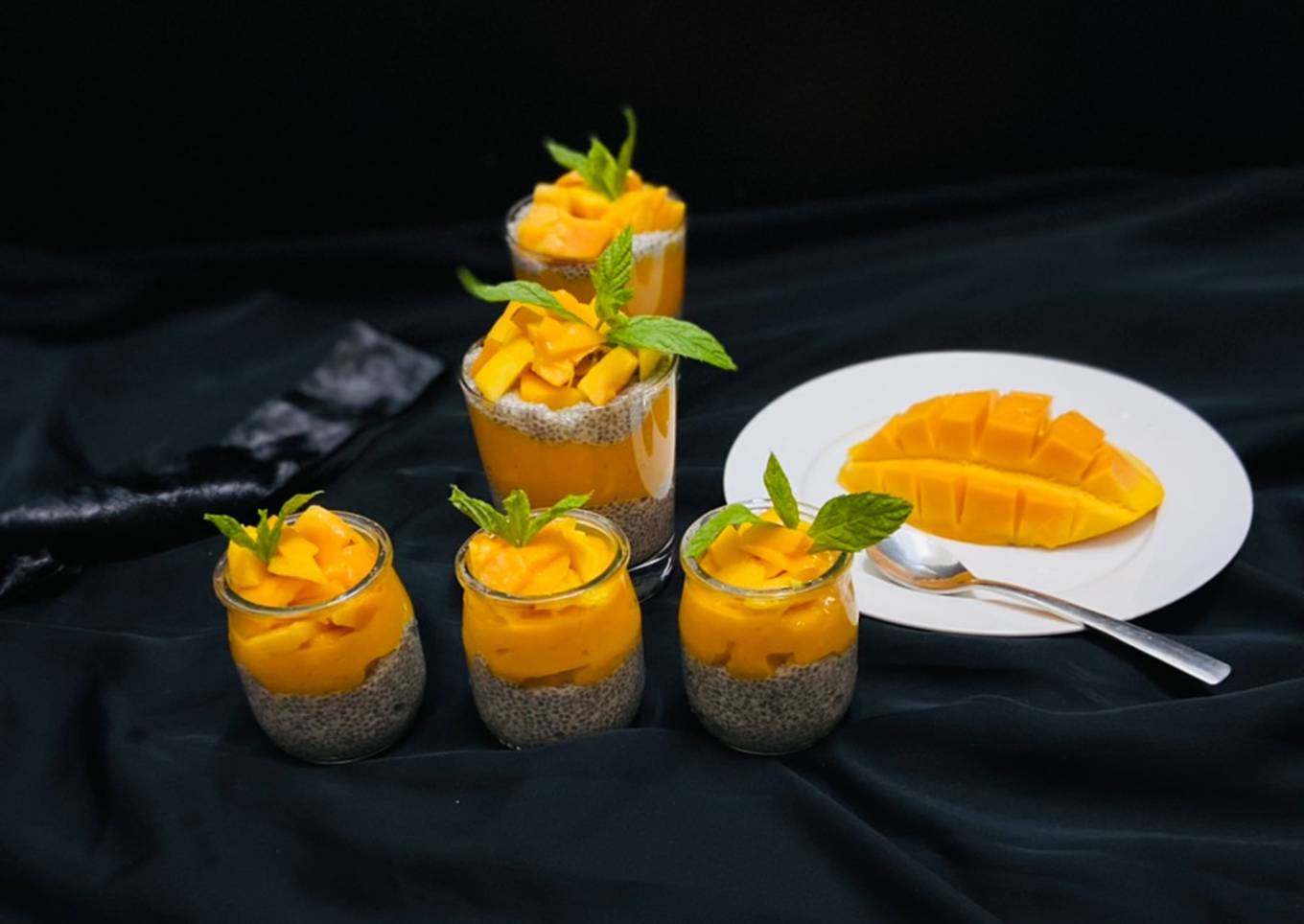 Mango chia pudding
