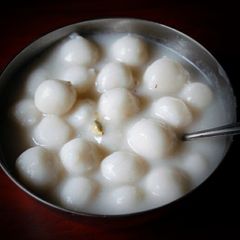 A picture of Paal kozhukattai.