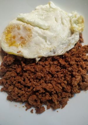 Una foto de Chorizo con huevo