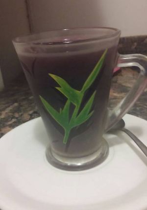 Una foto de Te de uva, miel y polvo de jebgibre para tos y resfrios