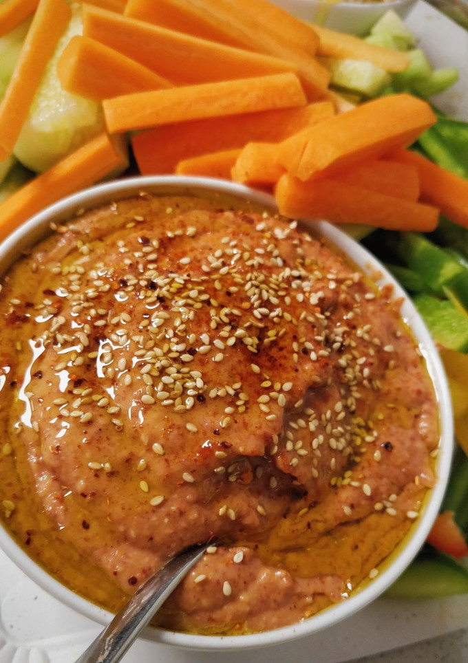 Una foto de Hummus de alubias rojas y pimiento asado