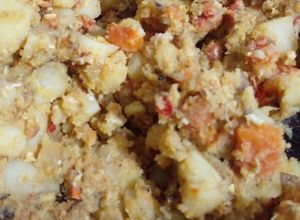 Una foto de Revuelto de papa, sofrito y huevo - reconfortante y alto en nutrientes