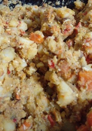 Una foto de Revuelto de papa, sofrito y huevo - reconfortante y alto en nutrientes