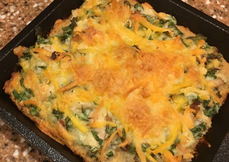 Recipe of Ultimate Pub cheese pizza with chicken, spinach, and bacon