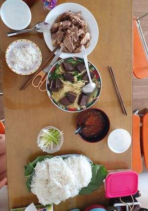 Hình của món Bún Ngan, canh Măng.