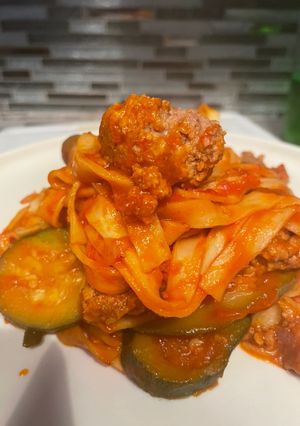 Une photo de Tagliatelles et boulette à la sauce tomate au cookeo