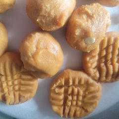 A picture of Easy Peanut Butter White Chocolate Cookies (4ingredients).